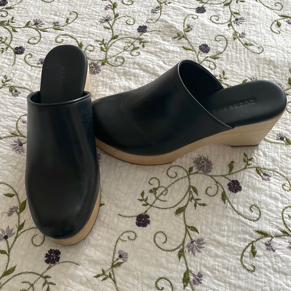 Everlane clogs New size 6